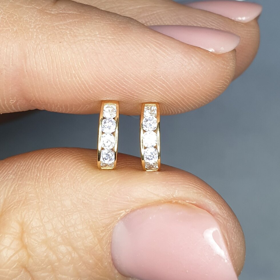 

Сережки золотые с фианитом 0,75 г
