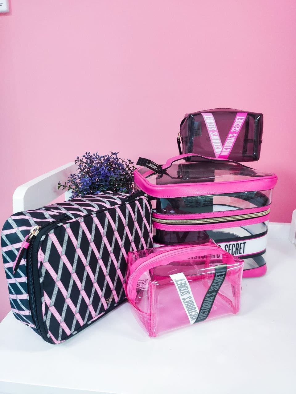 

Набор косметичек 4 в 1 от Victoria's Secret