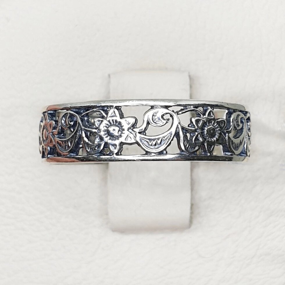 

Кольцо серебряное 22 2,75 г