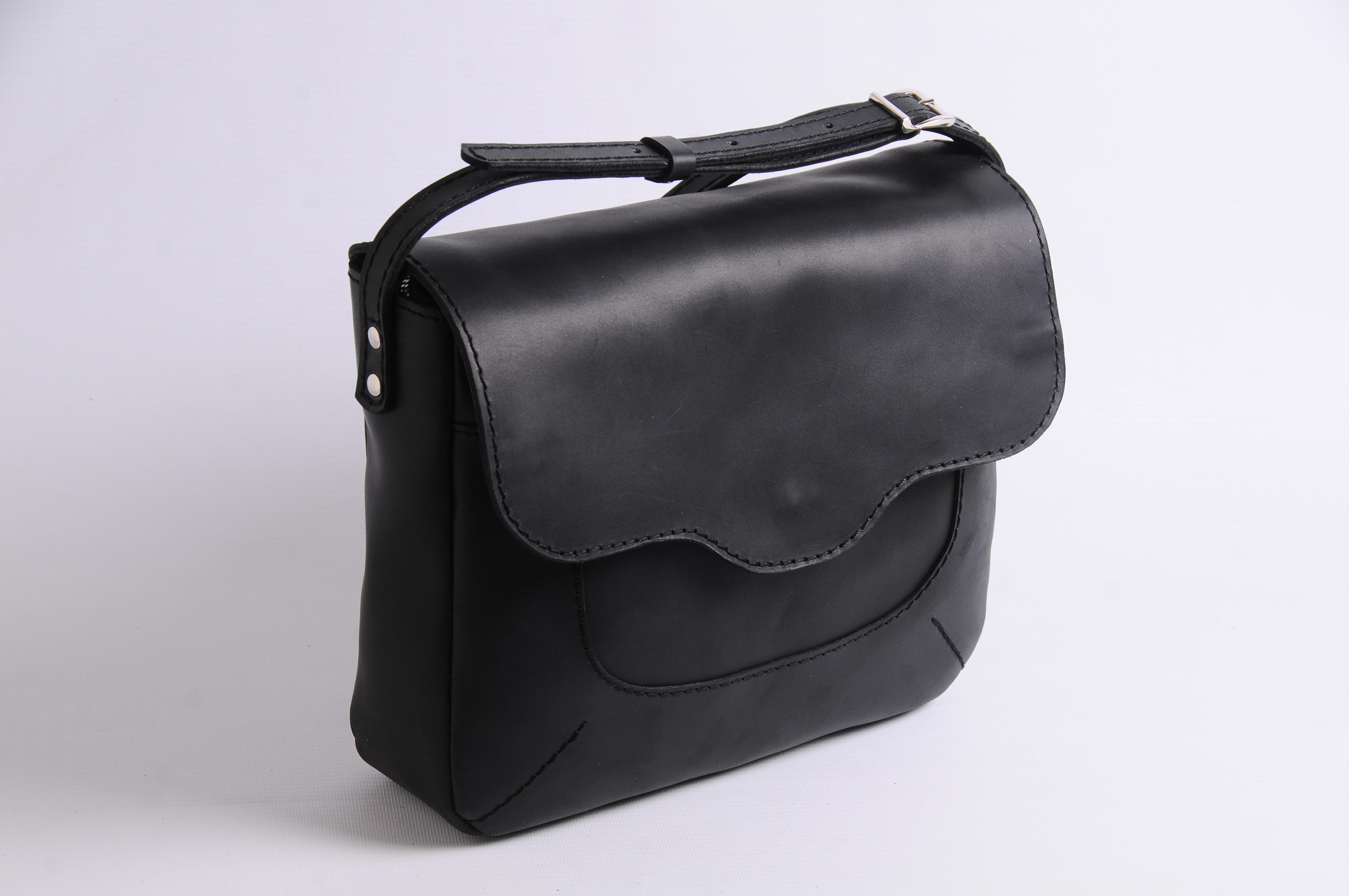 

Женская кожаная сумка кросс боди "Mohitto" LVK, черная (ММ-ЧК-17)