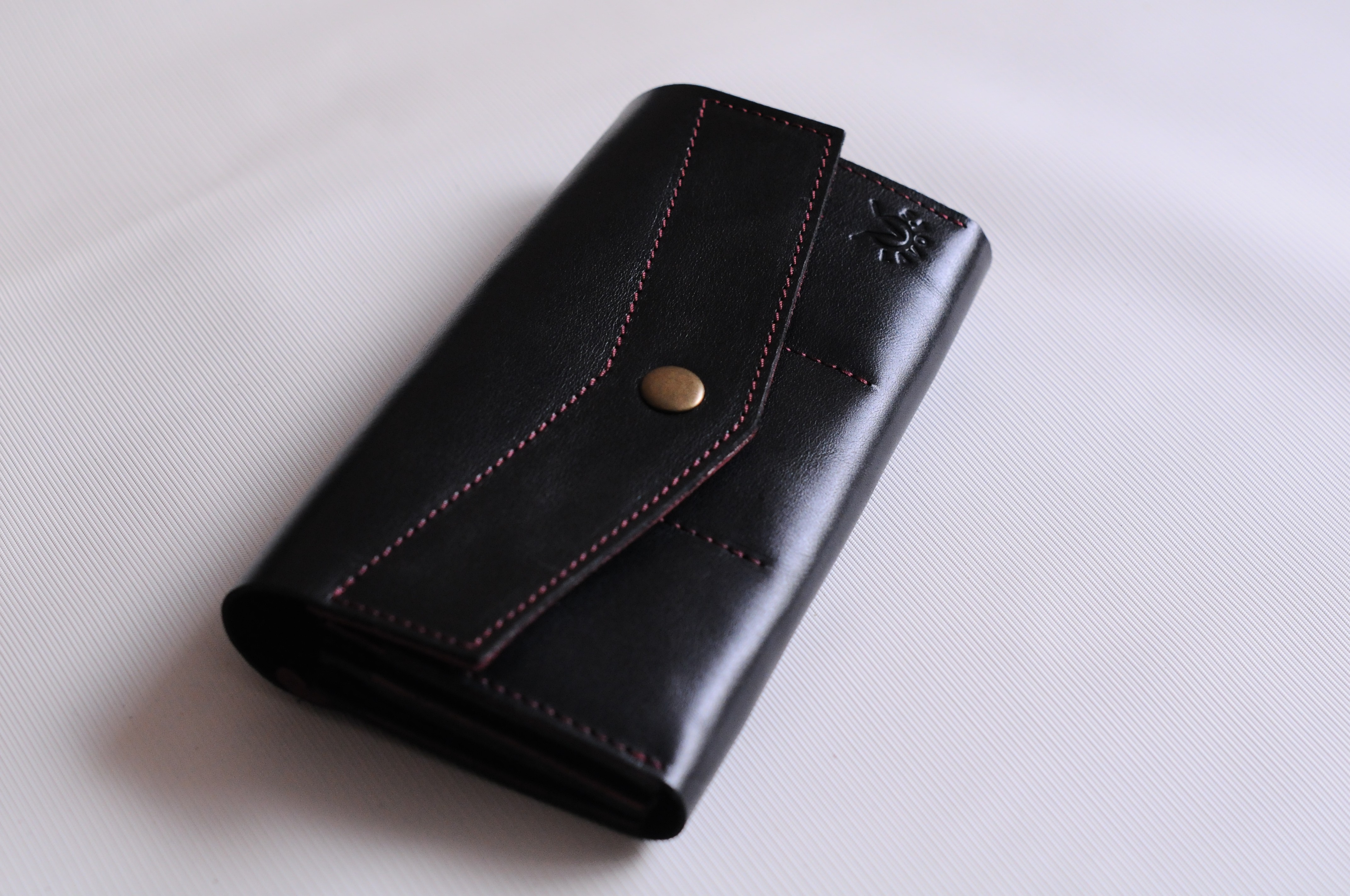 

Женский кошелек LVK "SIGMA" из натуральной кожи, черный со вставками марсала (КS-ЧМ-22)