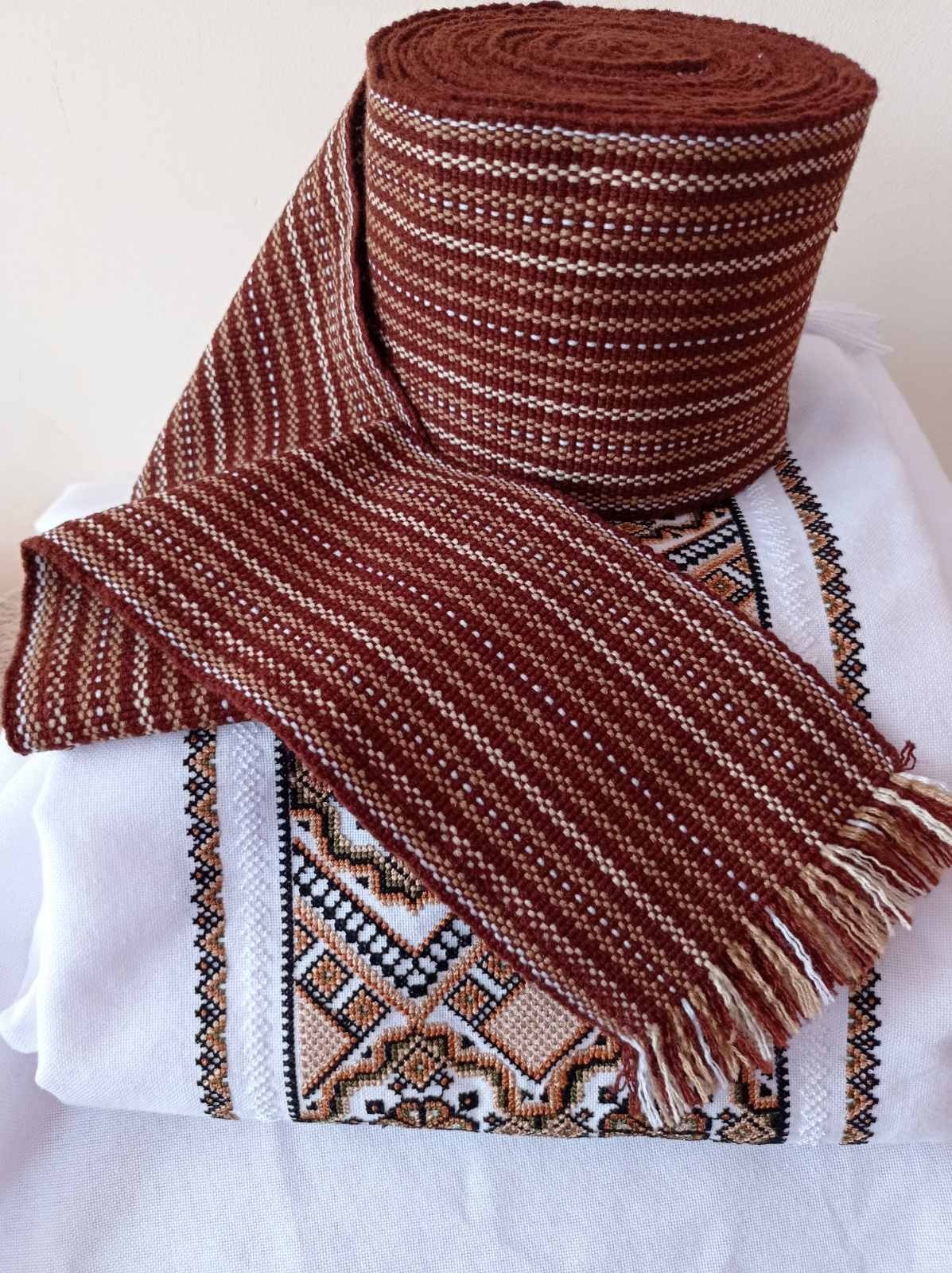 

Пояс- крайка Гуцульська коричневого кольору ширина 11 см довжина 450 см