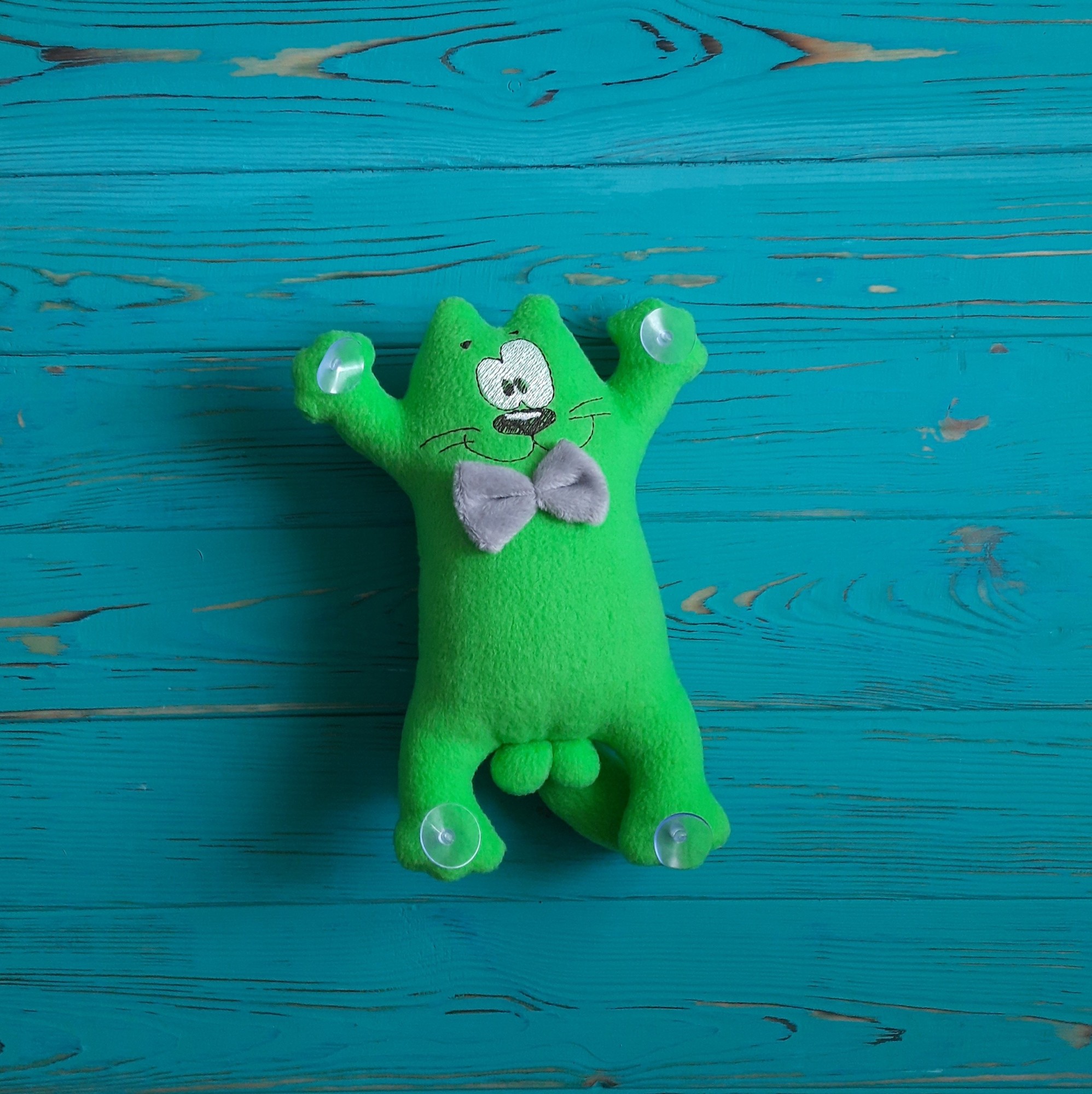 

Мягкая игрушка на присосках в авто Baby Textile Кот Саймон Ручная работа 26 см Салатовый 394782