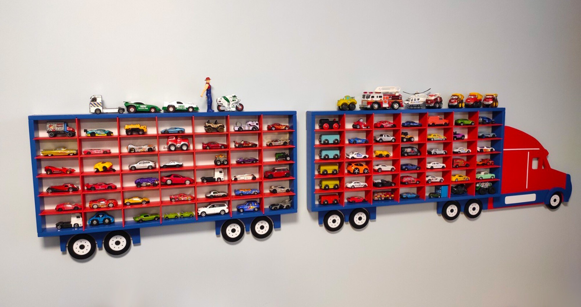 

Полочка "Грузовик с двумя прицепами" на 84 машинки hot wheels сине-красная (hw42x2-v-blue-red)