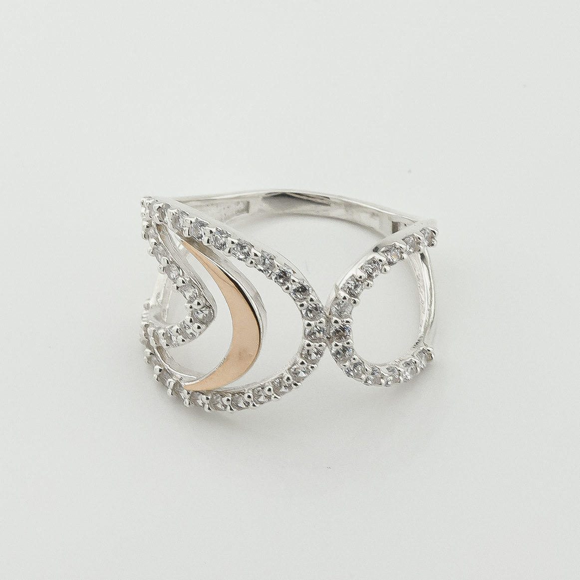 

Серебряное кольцо с фианитами с золотыми накладками к1066ф Диамант, 17,5 размер