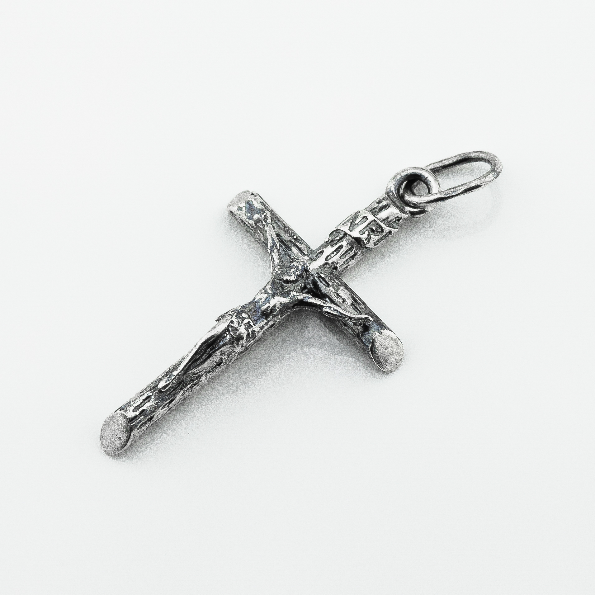 

Серебряный крестик с распятием p13991-0092 Диамант