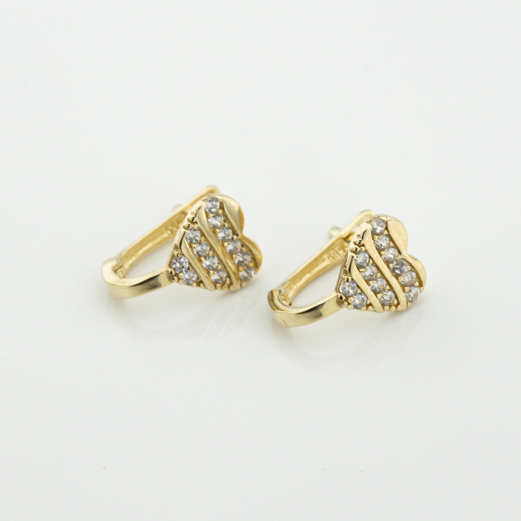 

Серьги Сердечки из желтого золота с фианитами c121911 Диамант