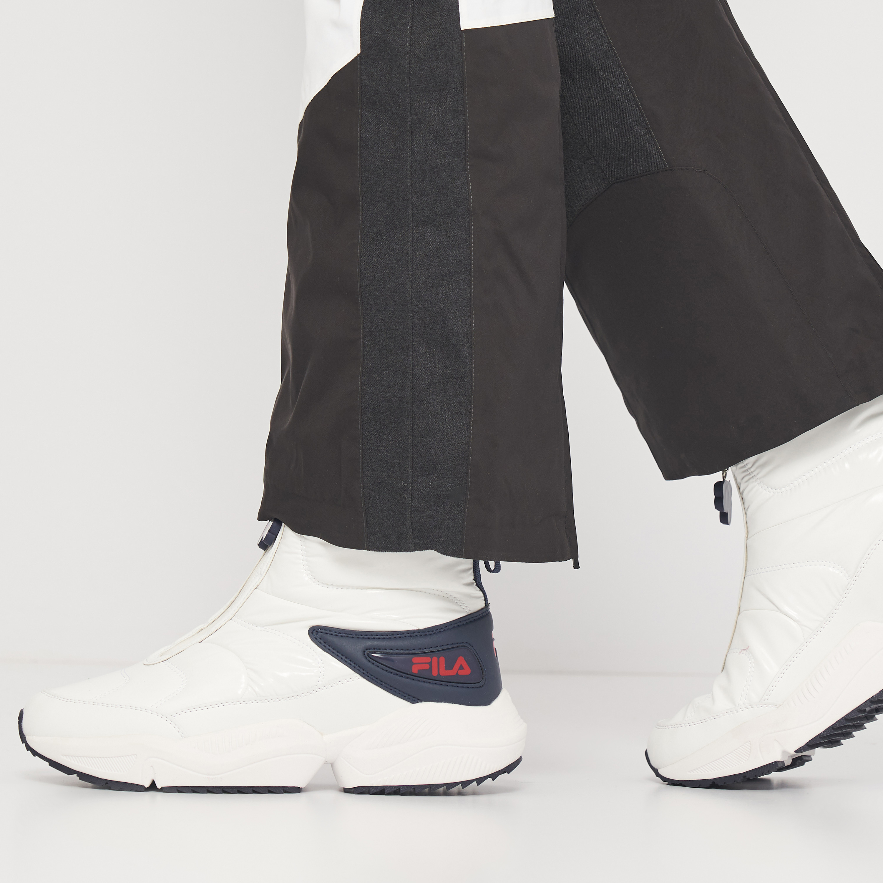 

Ботинки Fila Nebula Puffy Wntr Mid 111208-WH 41 26 см Белые, Красные