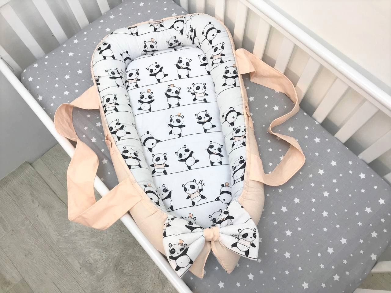 

Детский Кокон гнёздышко со съёмным кокосовым матрасом Moon Time Панды в шляпках 90*50см