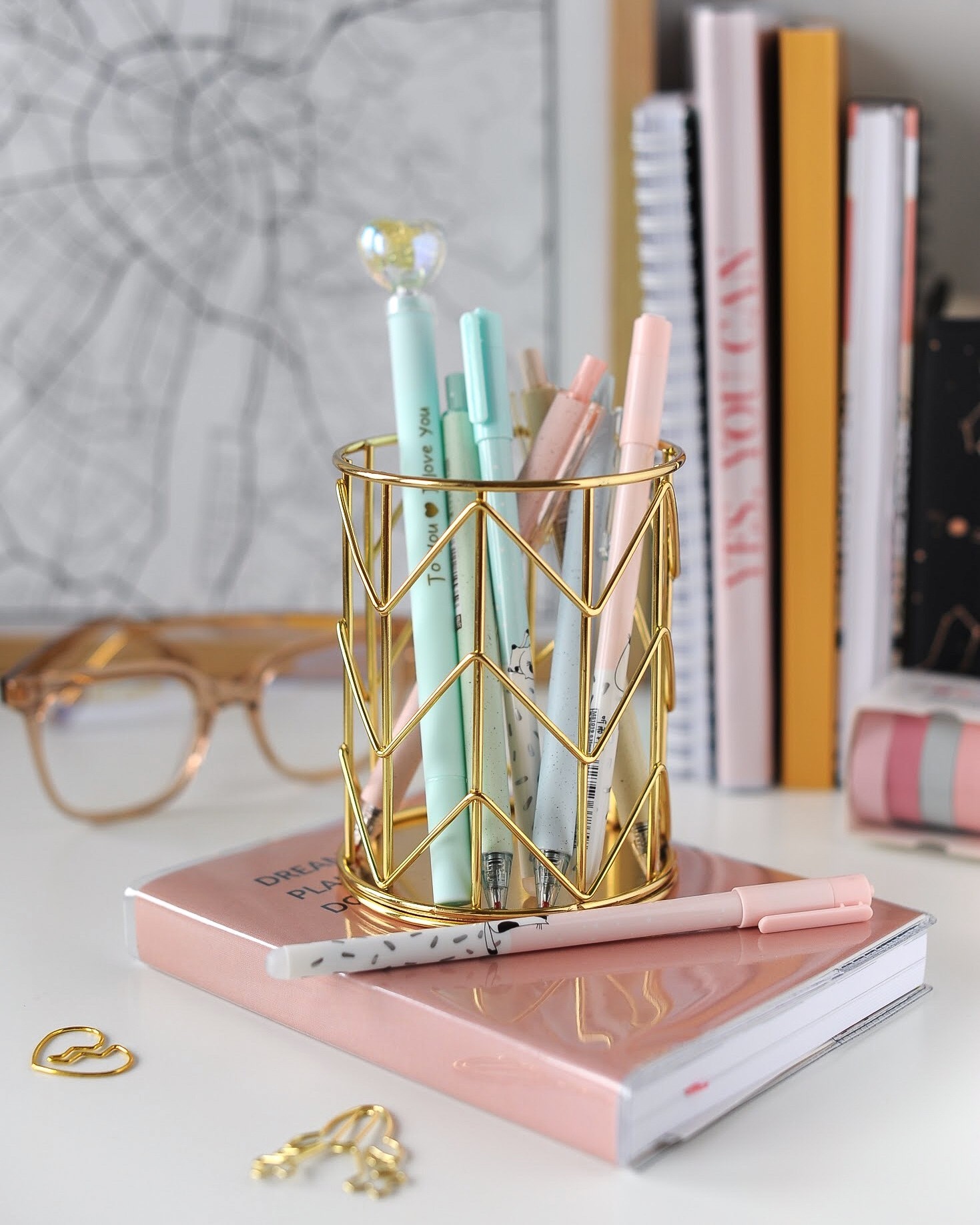

Подставка для ручек "Figure" gold