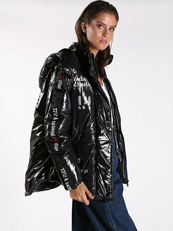 

Куртка Desigual 19WWEW16-2000  Черная с принтом, Куртка Desigual 19WWEW16-2000 42 Черная с принтом