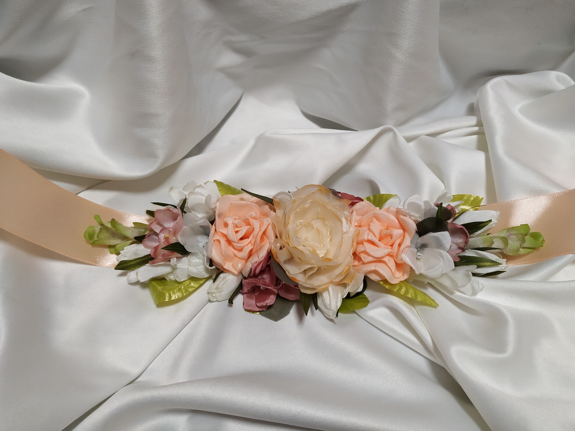 

Пояс на ленте с цветами из ткани персиковый с пудровым