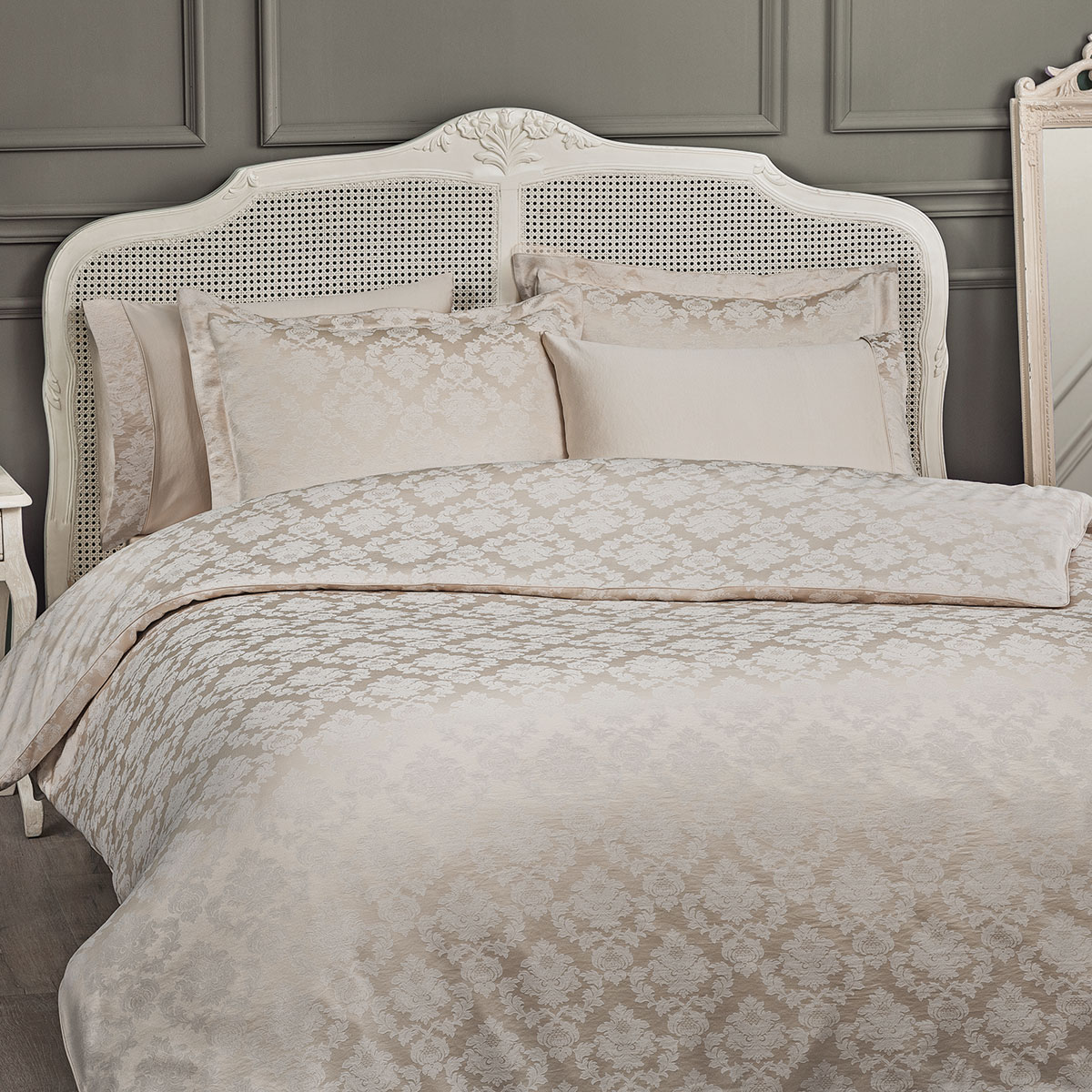 

Постельное белье TIVOLYO HOME JACQUARD HAMPTON (ET-760566)