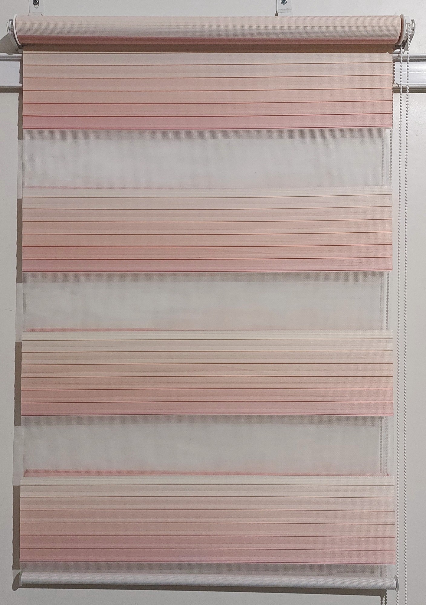 

Рулонная штора Miranda День-ночь Z-570 127,5*130 см Бежево-розовый
