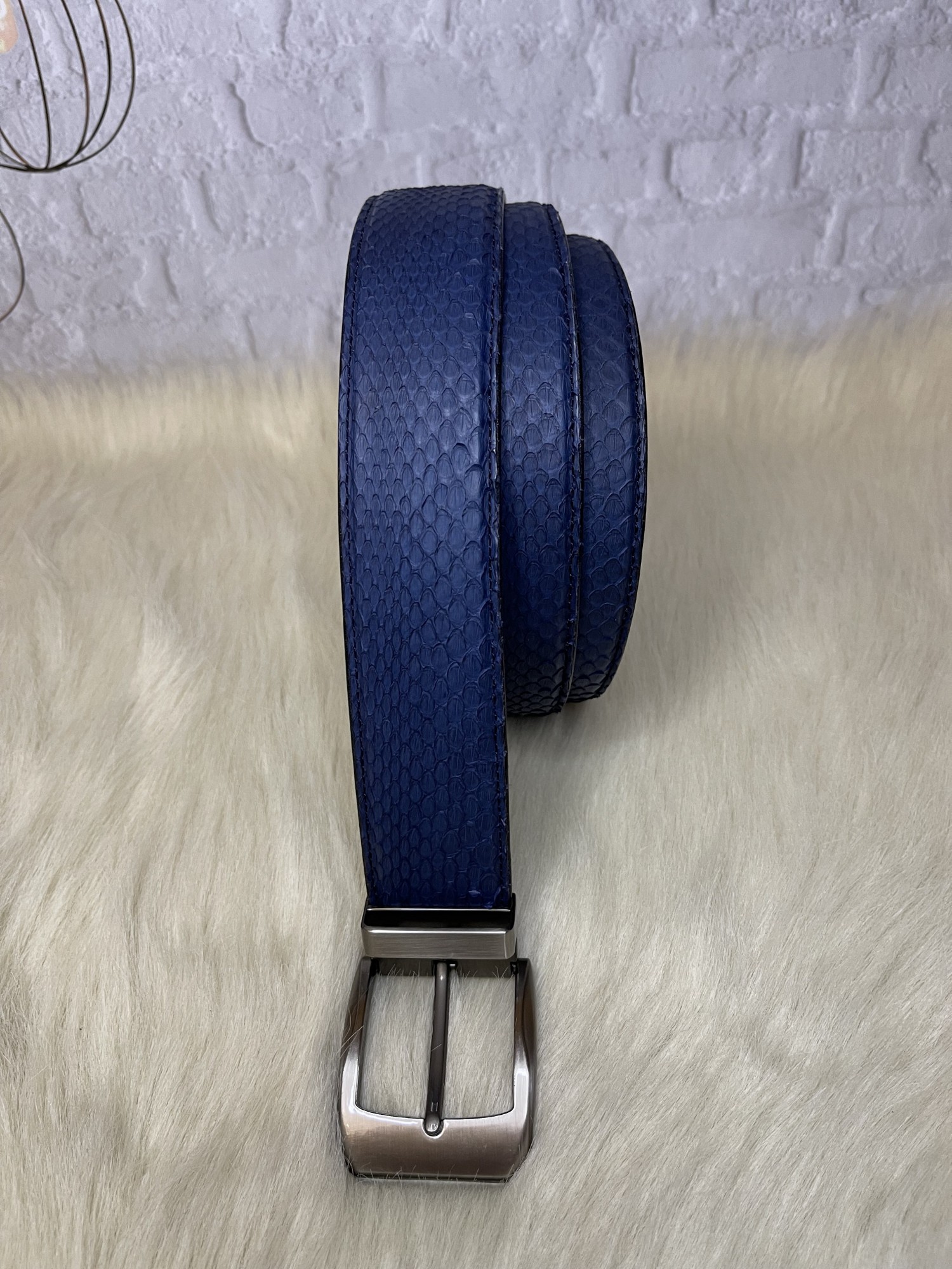

Ремень из кожи питона синий (135 см) BB00357