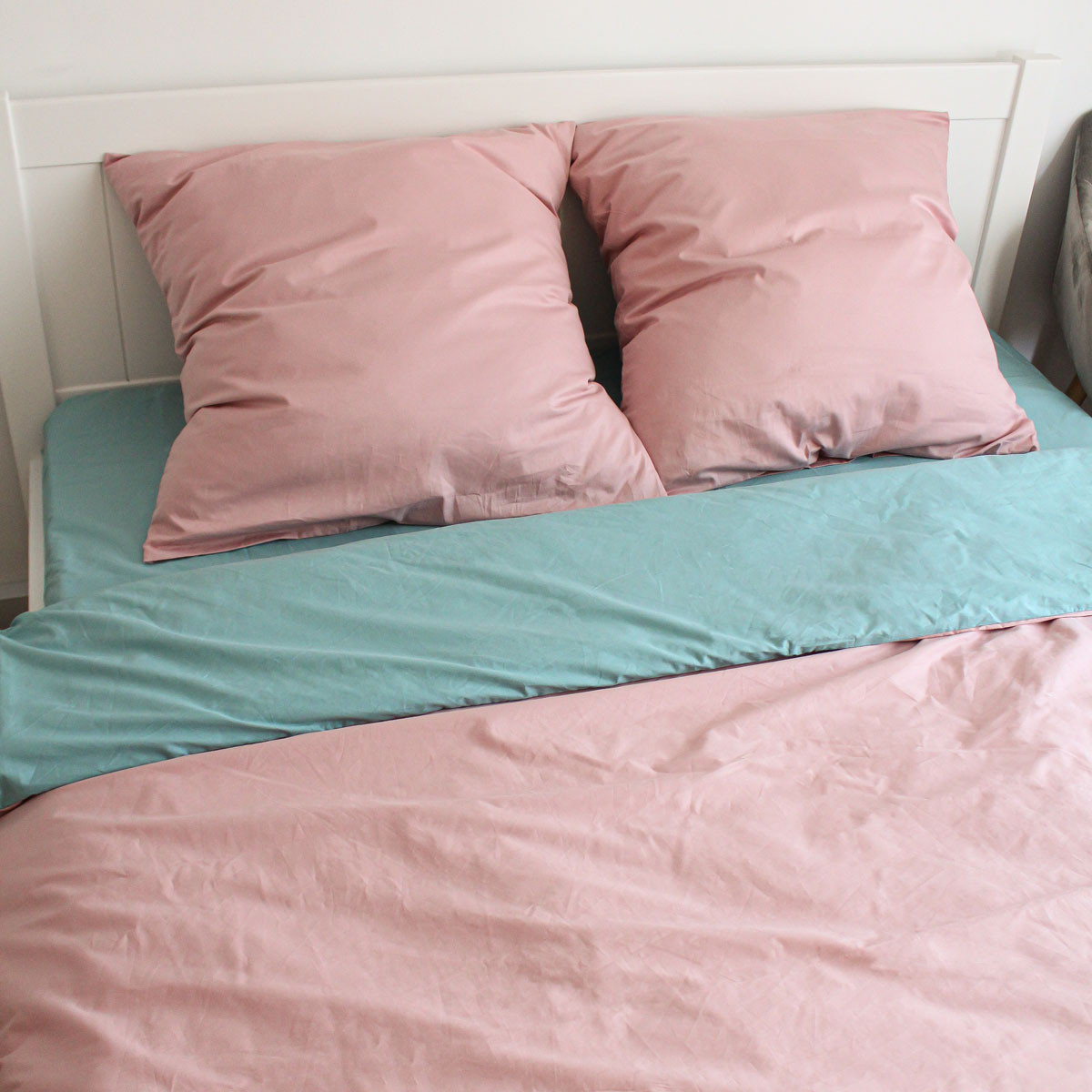 

Полуторный двусторонний комплект постельного белья 150*220 сатин Sleep Well