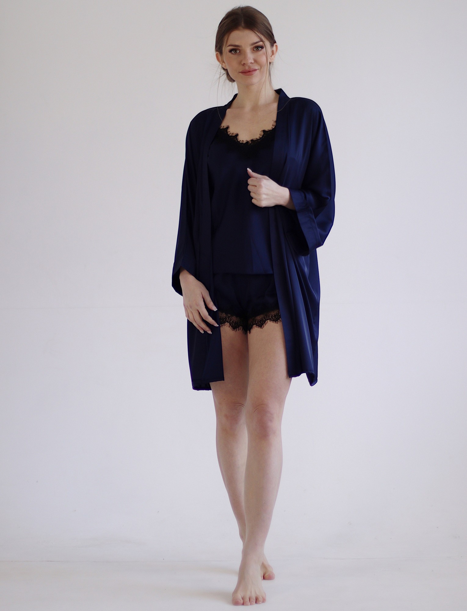 

Пижама тройка халат с шортами и майкой GorLin  Синяя с черным кружевом (41000-16, Пижама тройка халат с шортами и майкой GorLin 46 Синяя с черным кружевом (41000-16)