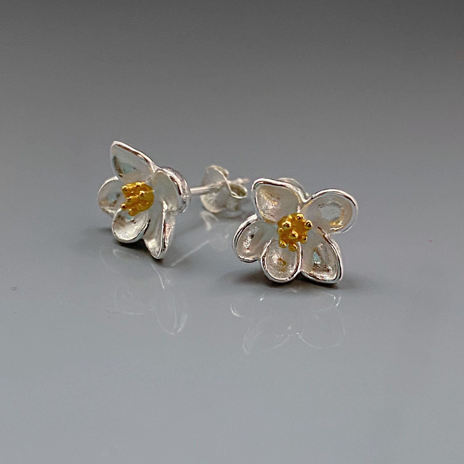 

Срібні сережки-гвоздики O`LORCAIN Орхідея