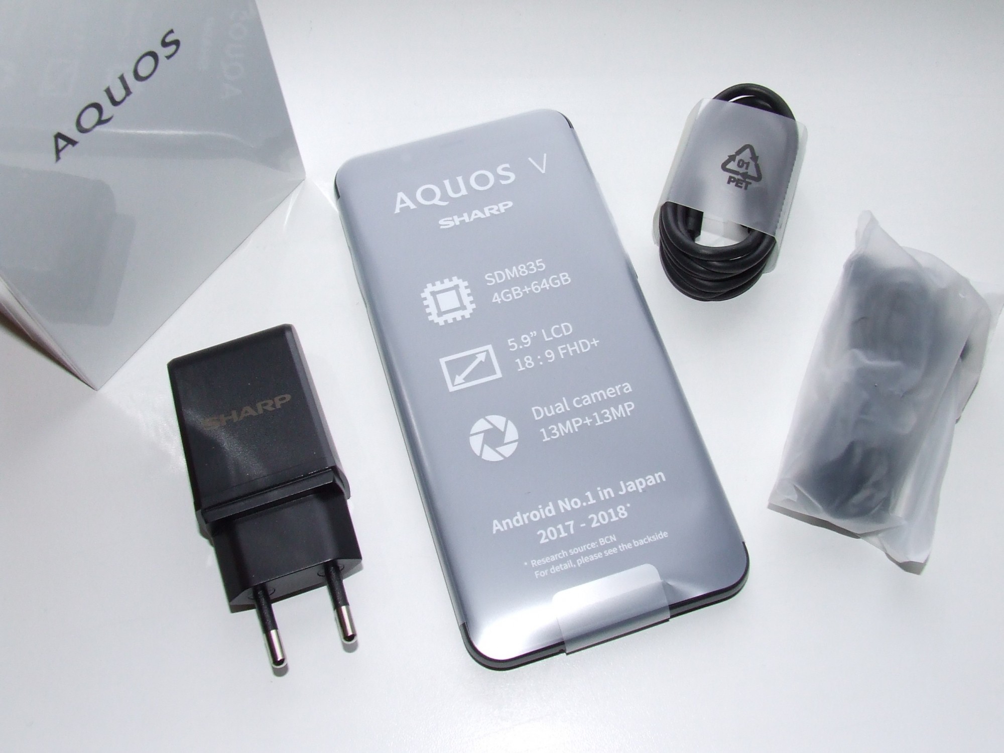 

Смартфон Sharp Aquos V 4/64Gb Black Уценка