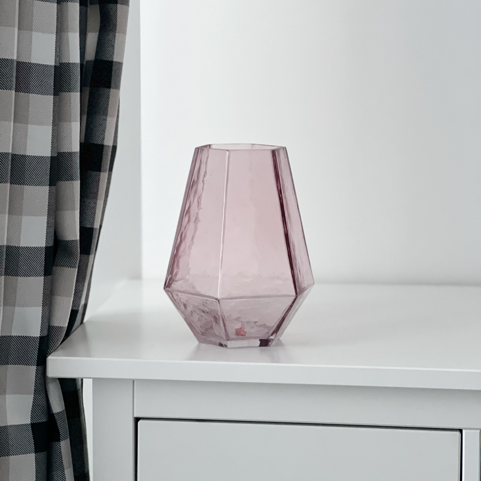 

Ваза SoulDecor стеклянная Pink Sea 21 см