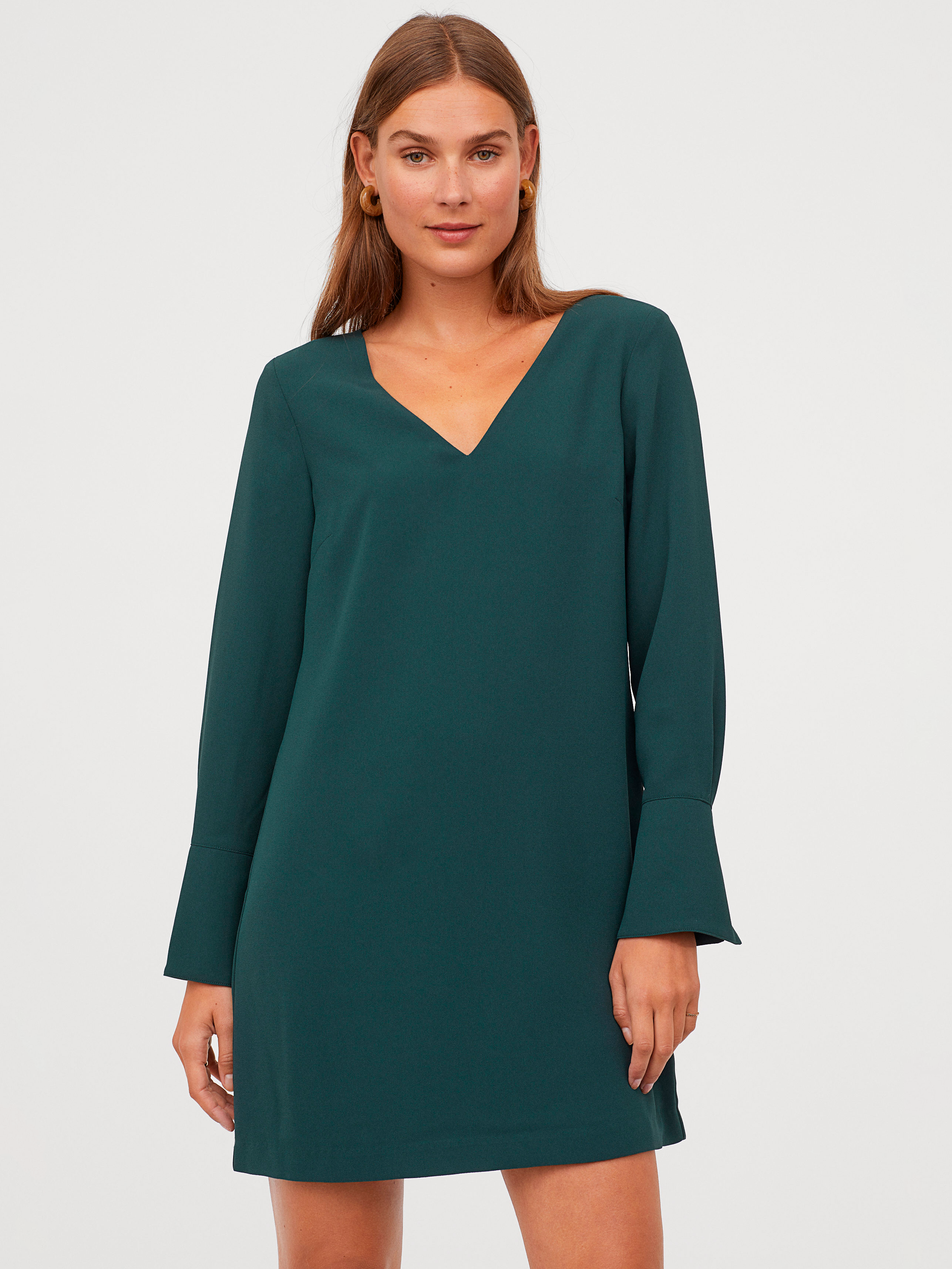 Акція на Сукня-футболка міні осіння жіноча H&M 02-0783497-0 38 Темно-зелена (СА2000001623640) від Rozetka