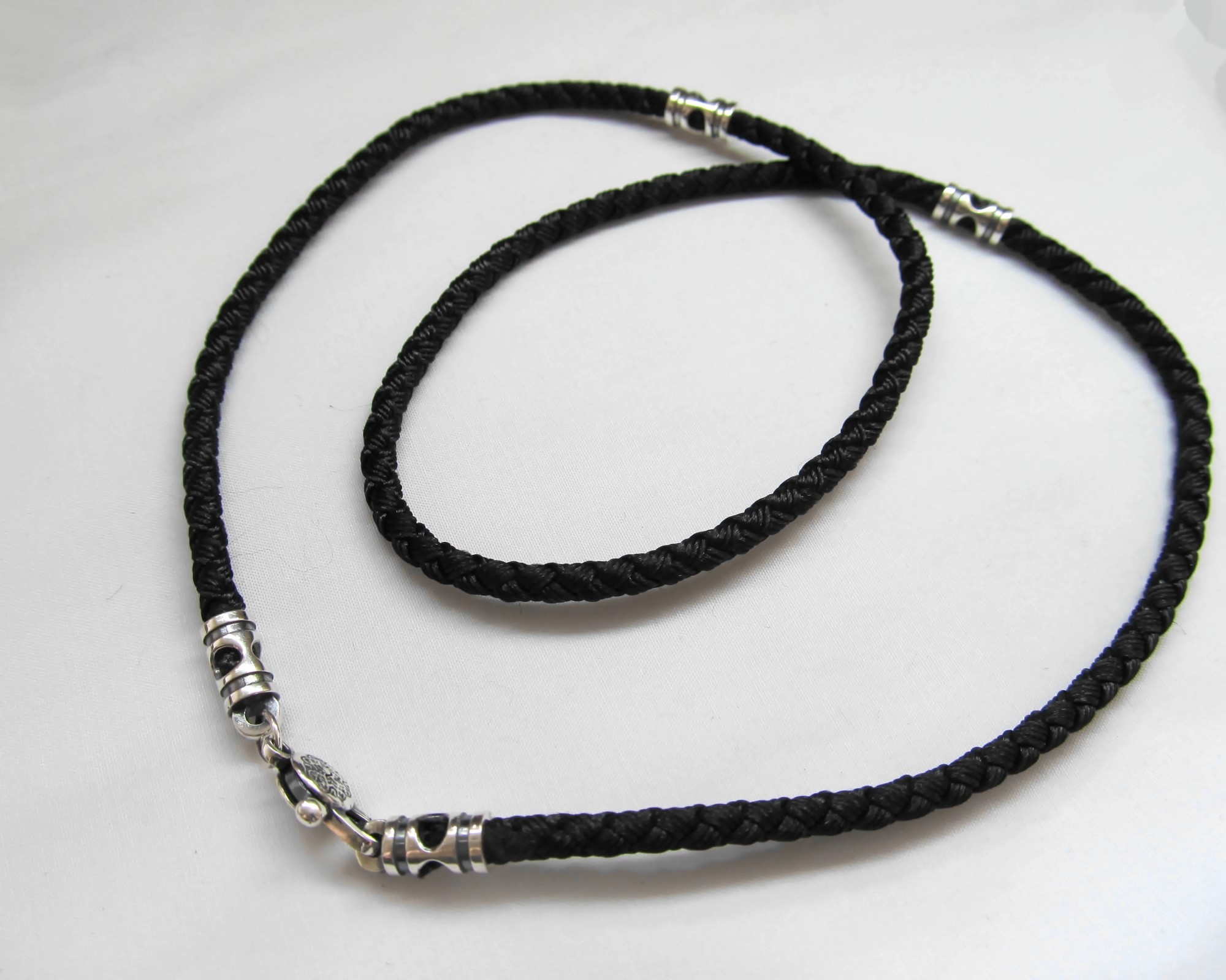 

Шнур шелковый с серебряным замком и вставками SilverArtisan 1.7118 55 размер