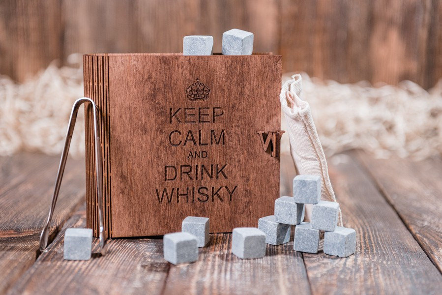 

Камни для виски Whiskey stones в подарочной деревяной шкатулке-книге с гравировкой "Keep calm" 12шт из стеатита + щипцы с инструкцией