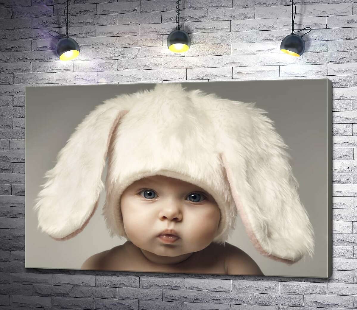 

Картина ArtPoster Малыш в шапочке зайчика 100x67 см Модуль №1