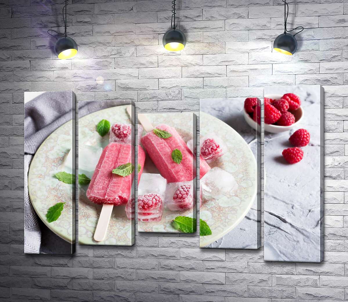 

Модульная картина ArtPoster Освежающая тарелка с малиновым мороженым и кубиками льда 130x88 см Модуль №28