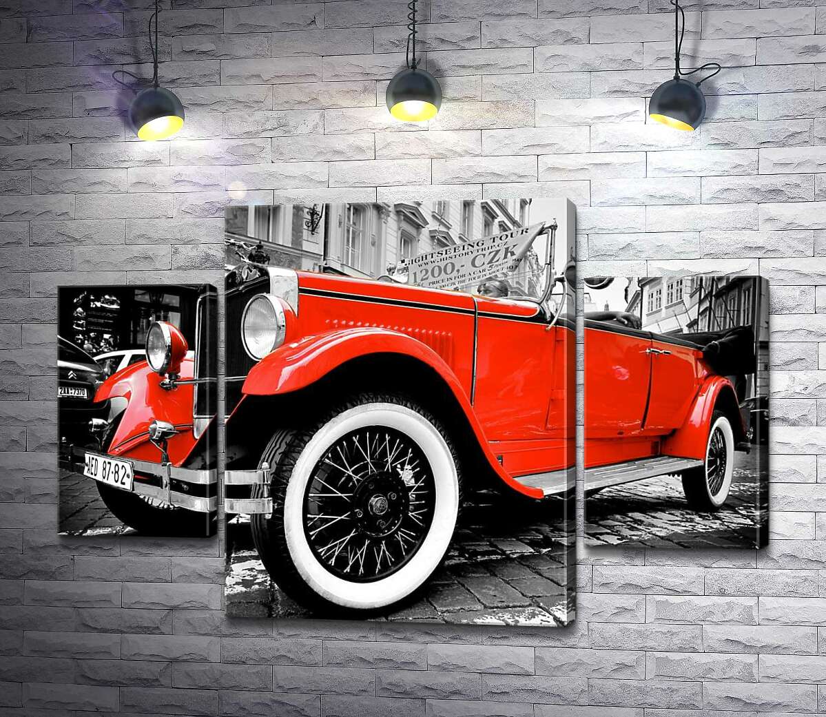 

Модульная картина ArtPoster Ретро-автомобиль сверкает горяще-красным бампером на улице старого города 80x54 см Модуль №7