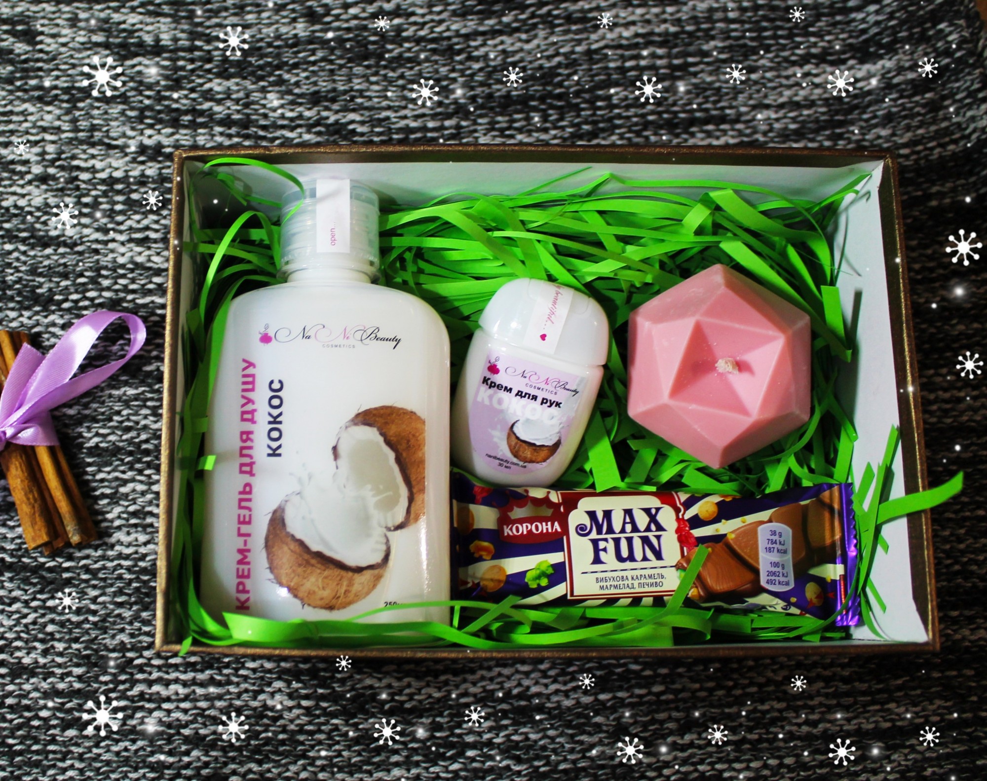 

Подарочный набор натуральной косметики с восковой свечой для девушки женщины