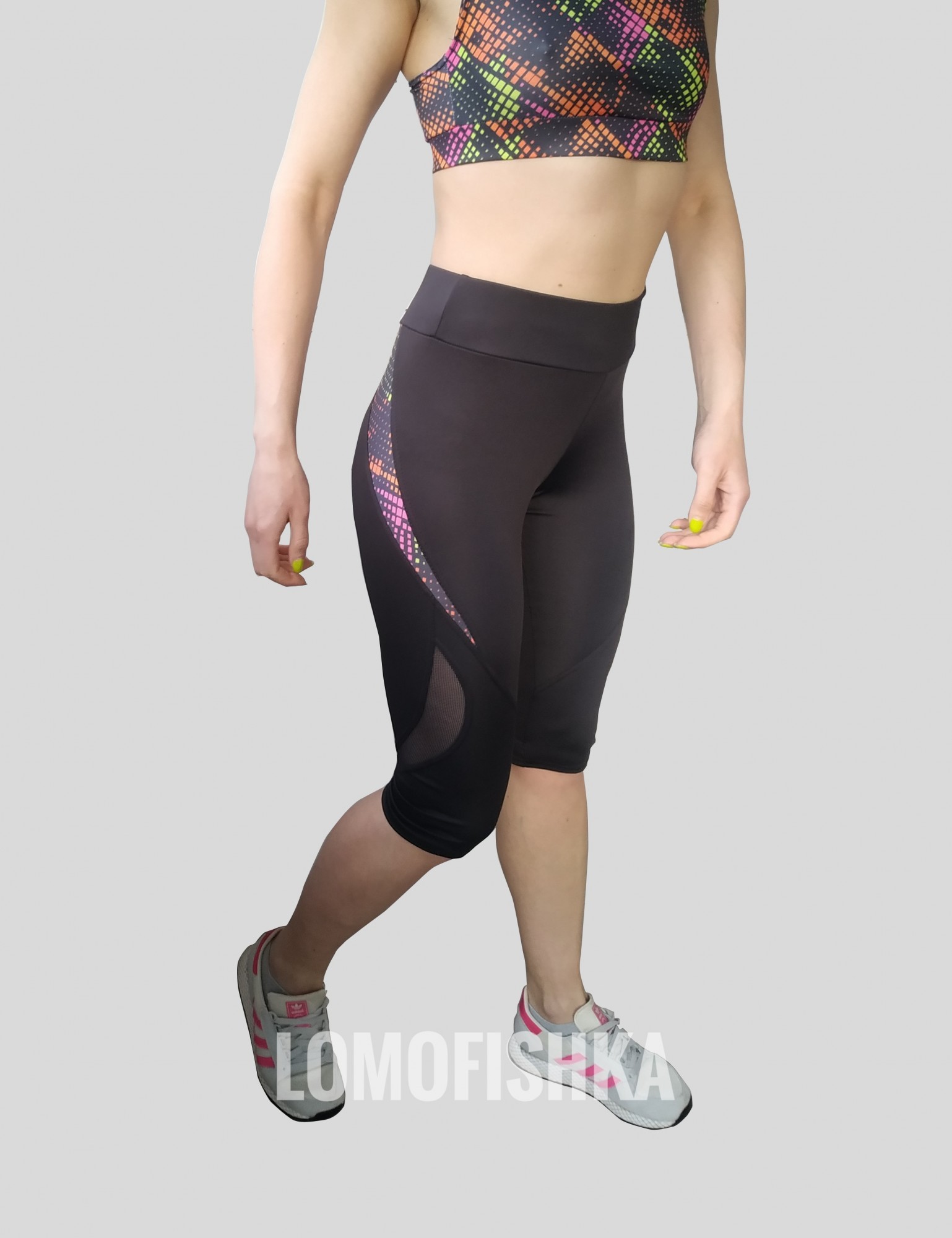 

Спортивные женские бриджи LOMOFIT 54Ц 46 черно-цветные