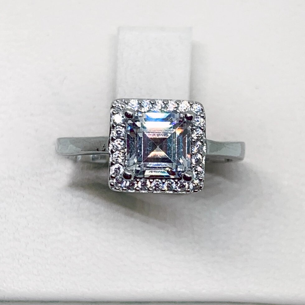 

Кольцо серебряное с кубическим цирконием 18.5 2,98 г