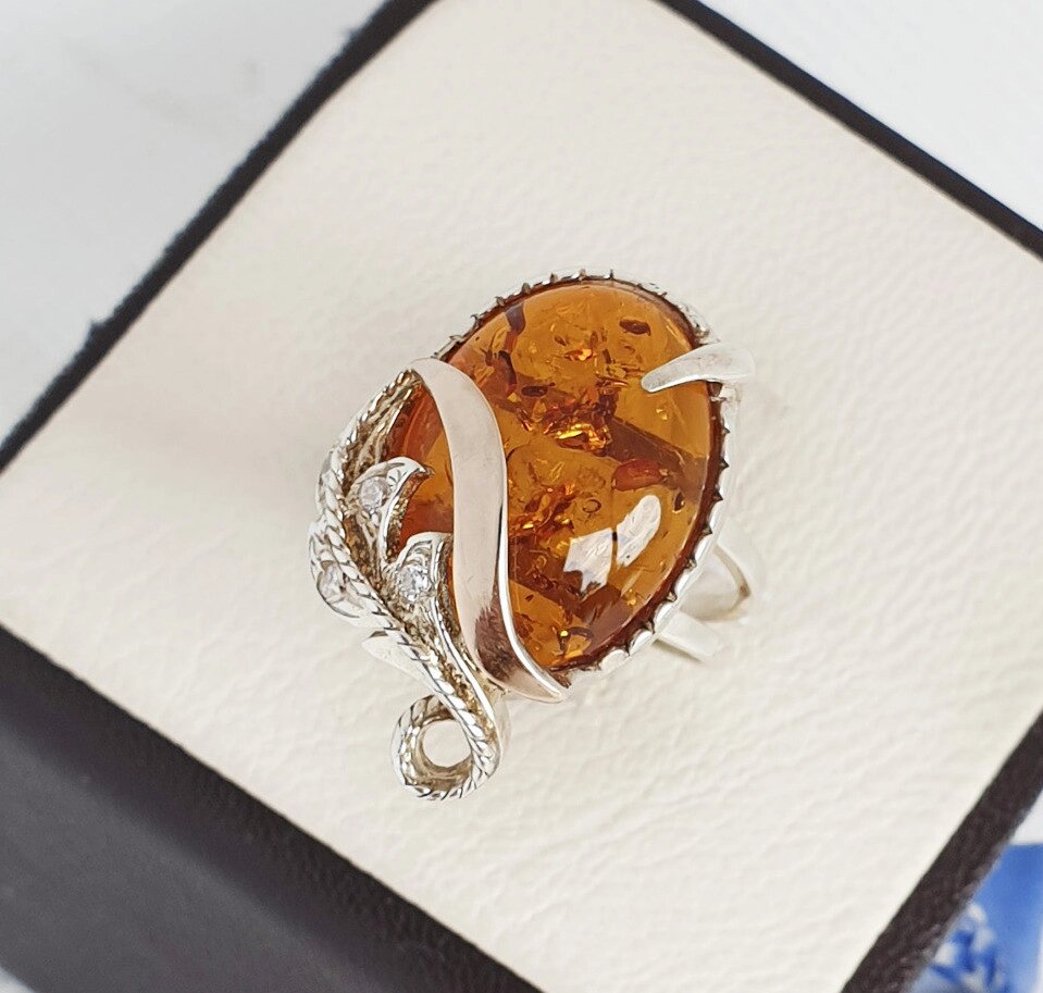 

Кольцо серебряное с янтарем 17 5,09 г