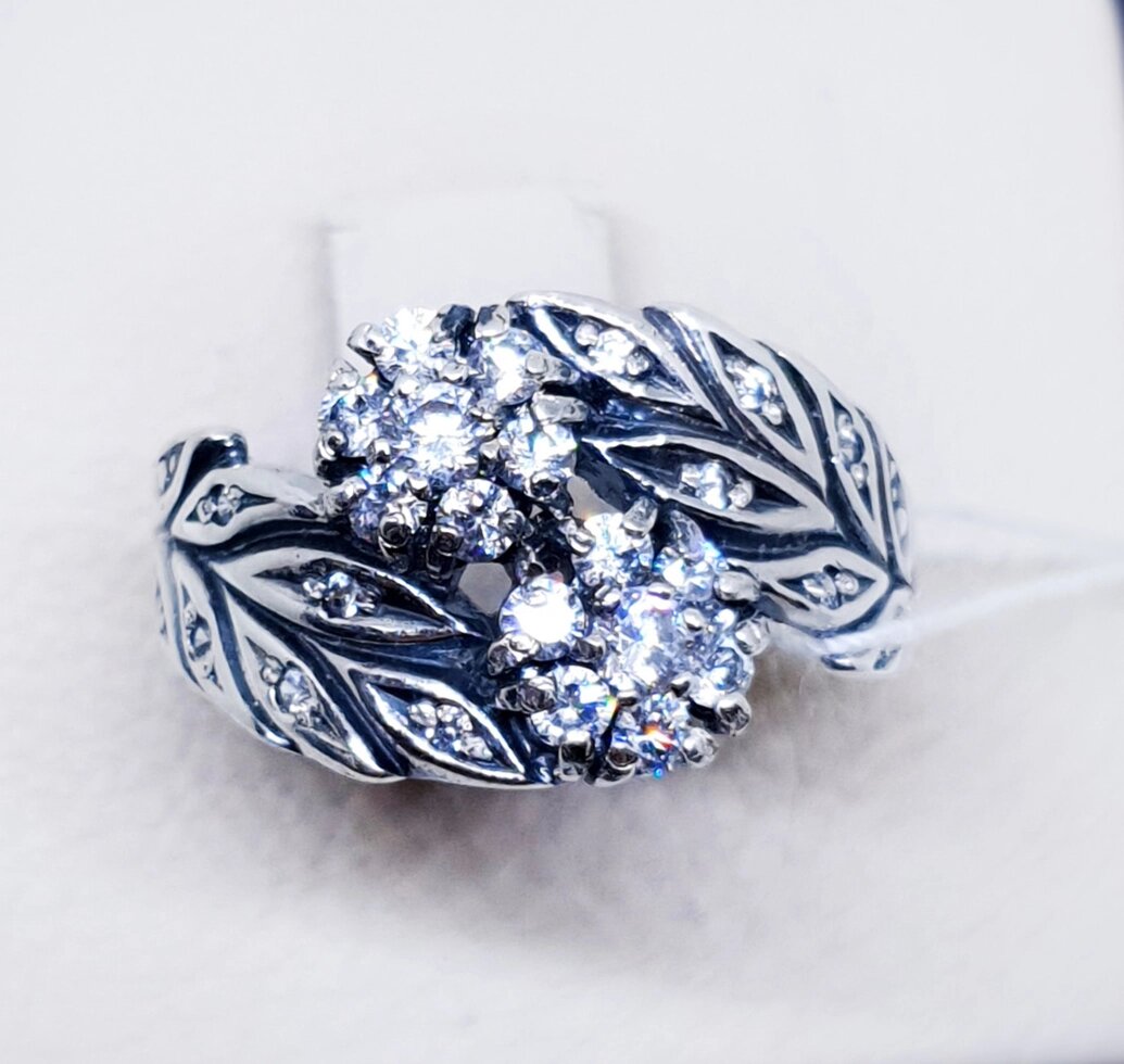 

Кольцо серебряное с кубическим цирконием 19,5 4,81 г