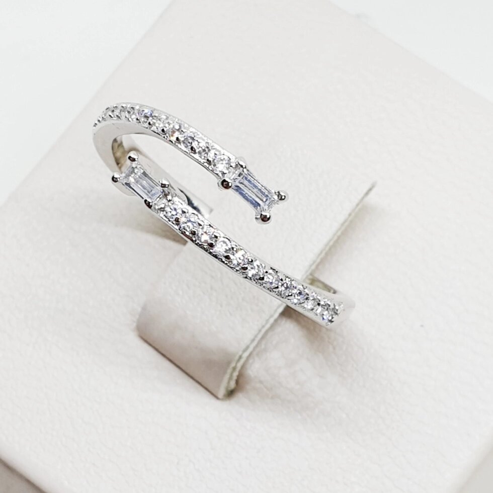 

Кольцо серебряное с кубическим цирконием 16 2,07 г