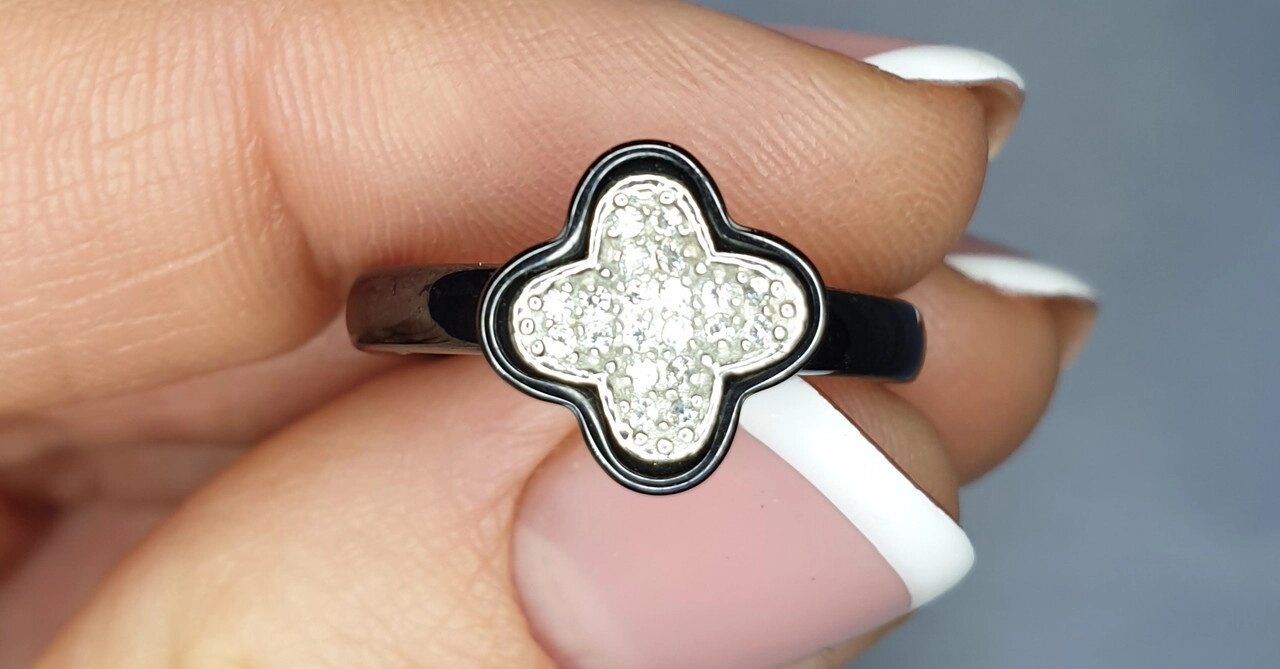 

Кольцо серебряное с керамикой 18,5 3,05 г