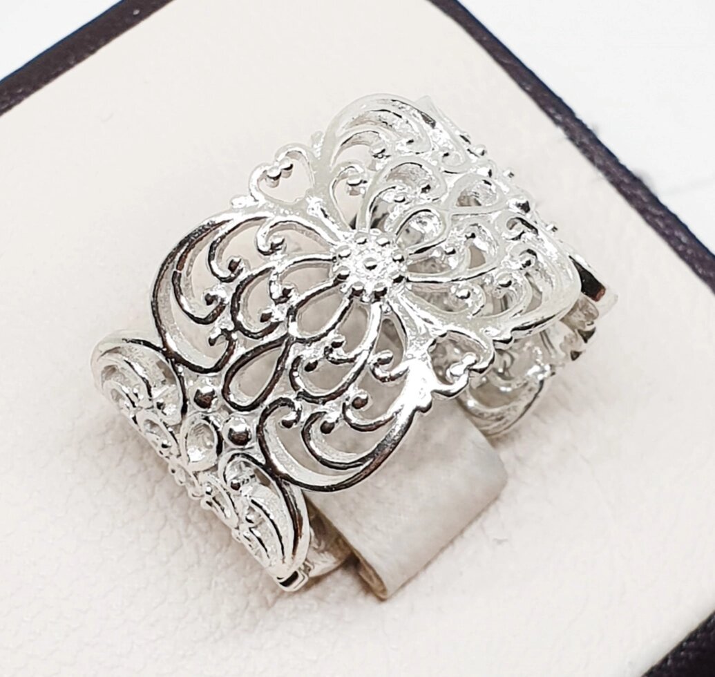 

Кольцо серебряное 19 6,61 г