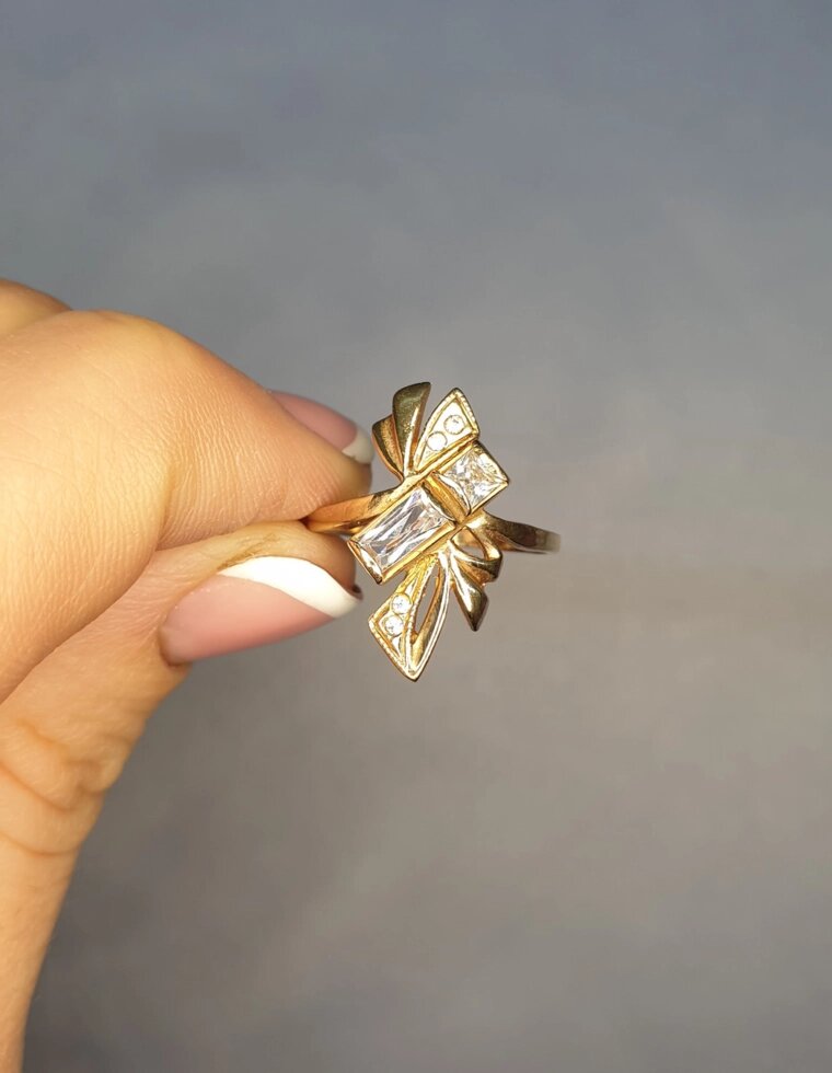 

Кольцо позолоченное с кубическим цирконием 15 2,6 г