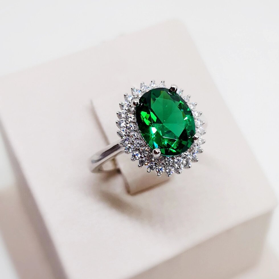 

Кольцо серебряное с зеленым агатом 18 3,91 г