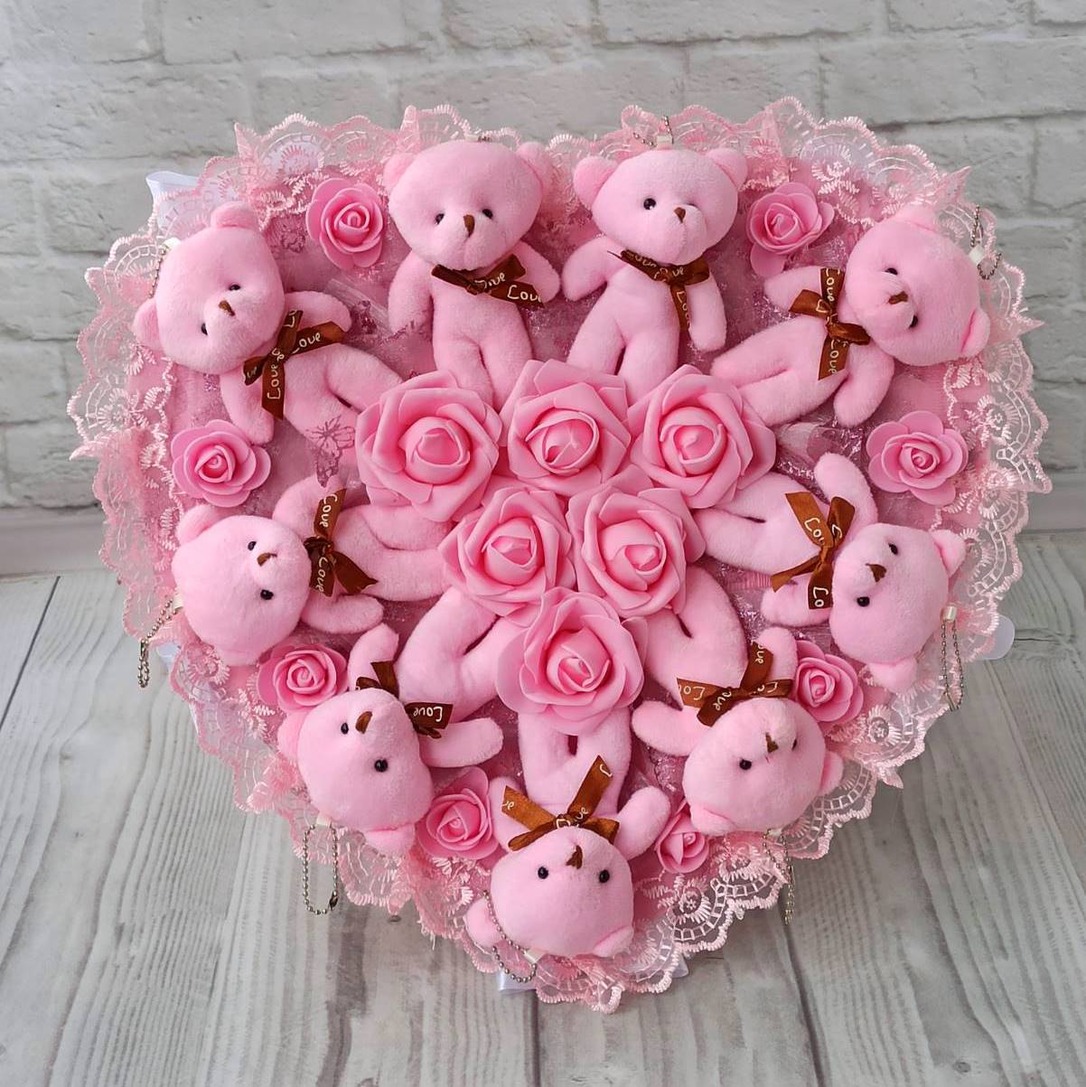 

Букет с мишками и розами Sweetflower диаметр 40 см (123719)