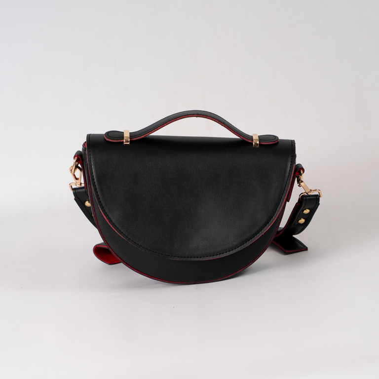 

Женская сумка Ксения Saddle 06216 Черная с красным