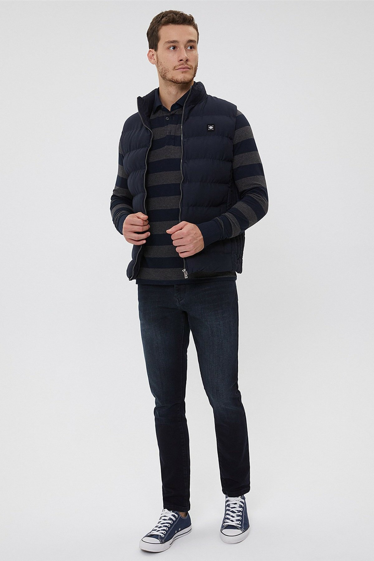 

Жилет мужской Lee Cooper Темно-синий  (211 LCM 235005 2501, Жилет мужской Lee Cooper Темно-синий 2XL (211 LCM 235005 2501)