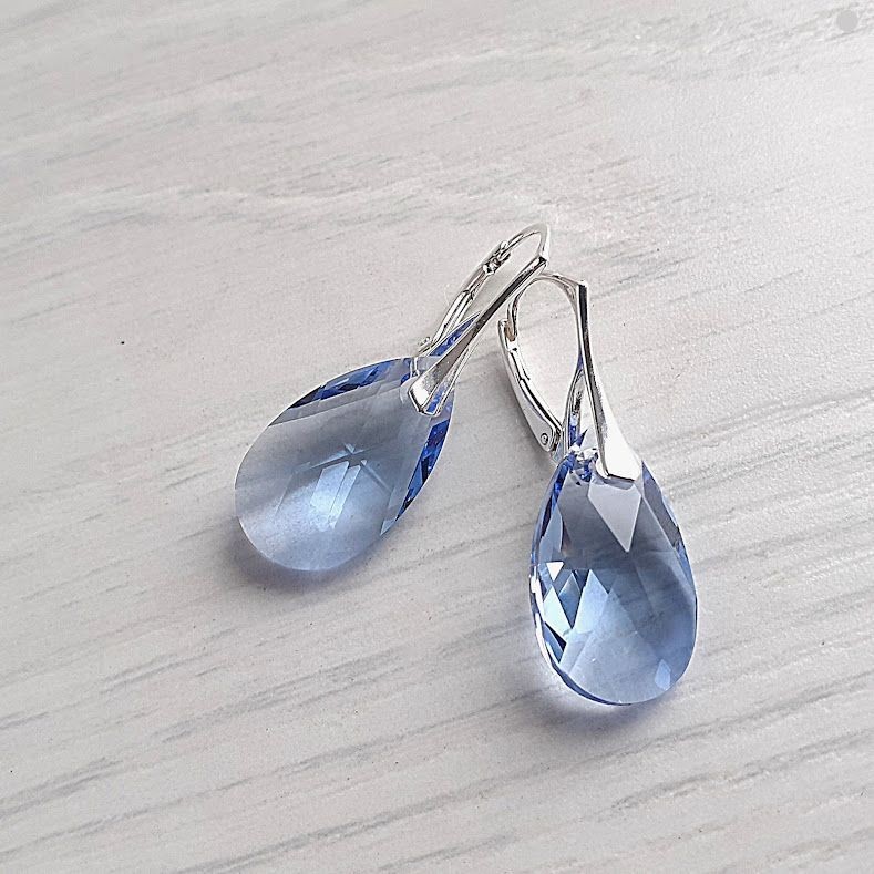 

Серьги Hand Made с кристаллами Сваровски в нежно-голубых тонах
