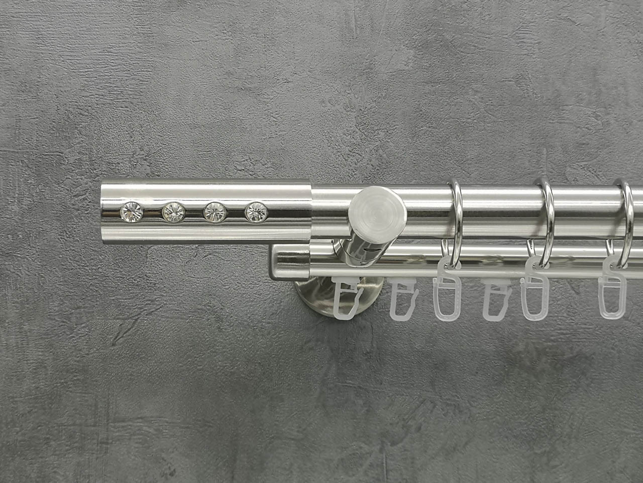 

Карниз Quadrum Алюр 240 см двойной Сталь универсальный 25/19 мм гладкая/импрессионная (кольца с крючками)