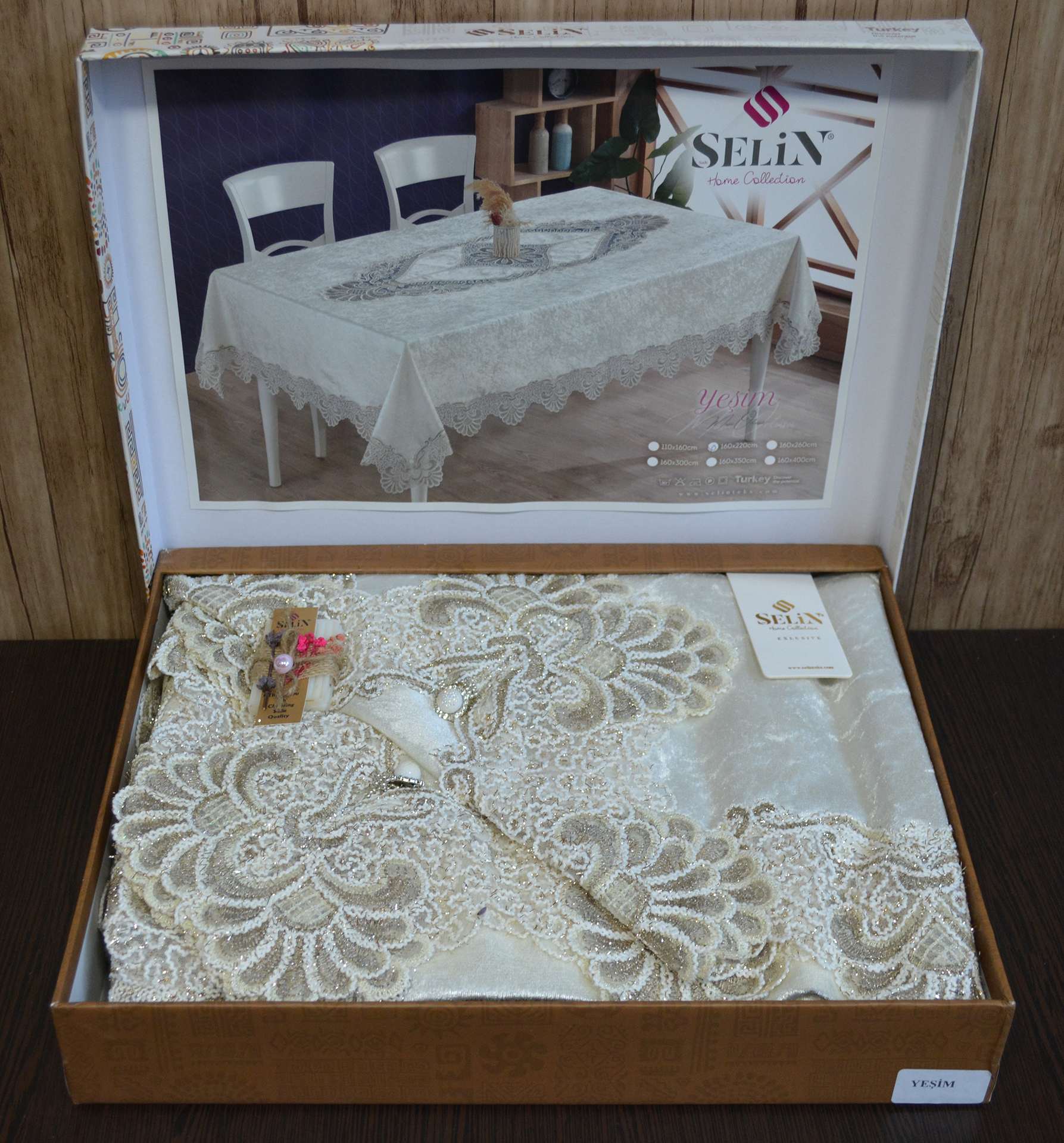 

Велюрова скатертина Selin Yesim 160x350 см - Кремовий