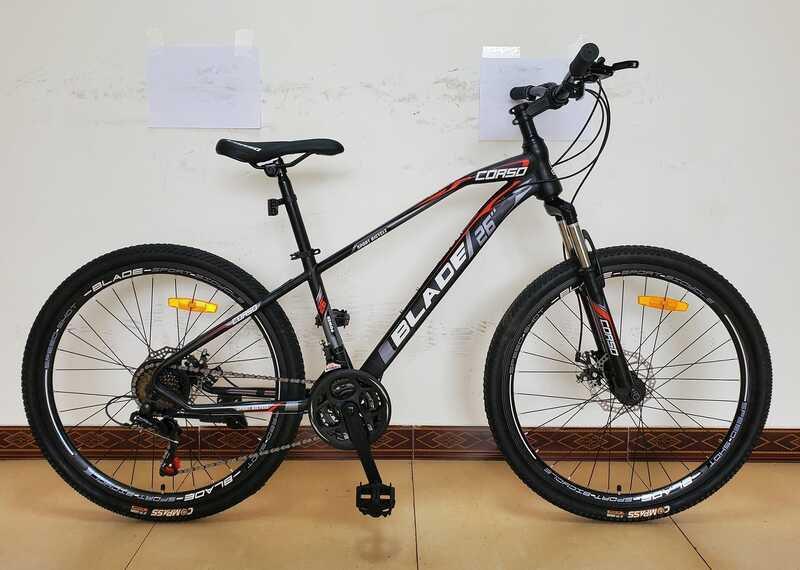 

Велосипед Спортивный Corso «Blade» 26" дюймов 69455 рама алюминиевая, оборудование Shimano 21 скорость, Черный с красным
