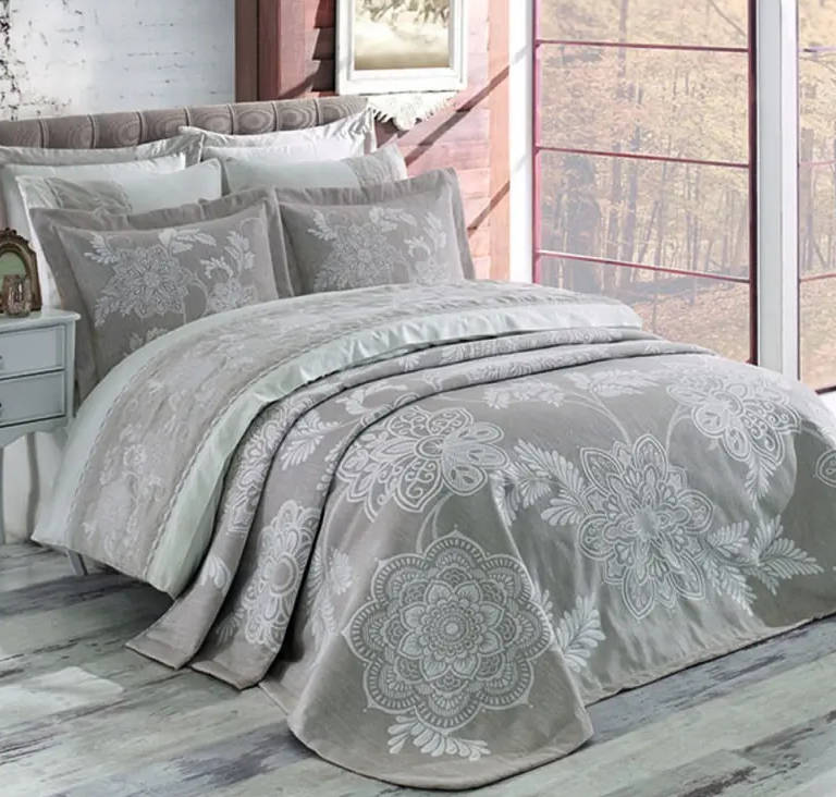 

Винтажное жаккардовое двустороннее покрывало с наволочками Dantela Vita AKEL ELYAFLI JAKARLI Bej 260х260см беж