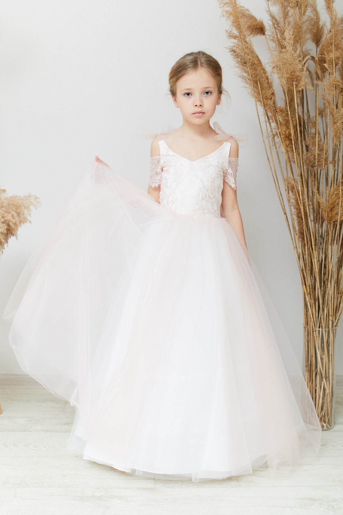 

Платье на девочку с открытой спинкой на 7-10 лет рост 135-152 см молочное с пудровым