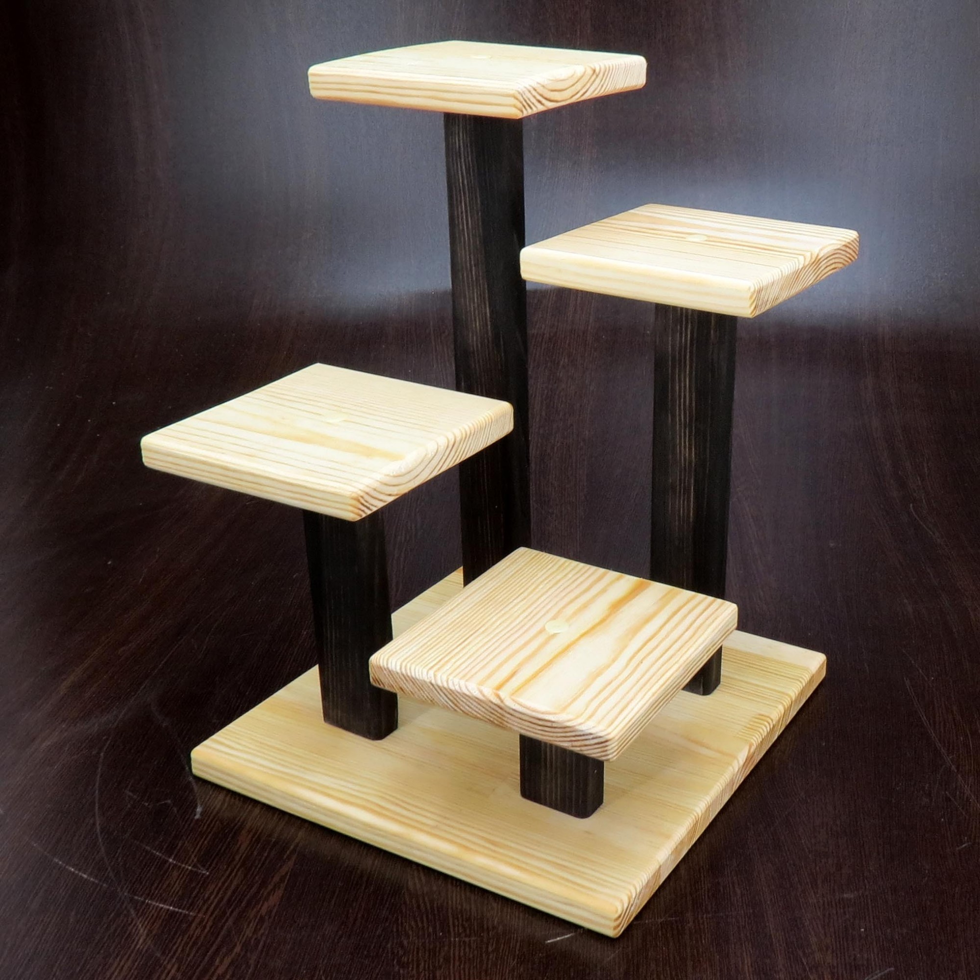 

Универсальная подставка для цветов из натурального дерева IZD Ковадонга Венге-Бланже 32х25х25 см